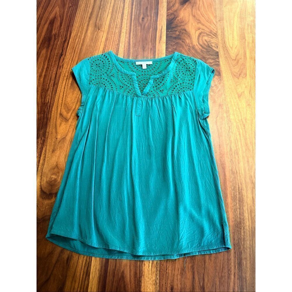 Pale Sky Women's Green Kiara Eyelet Split Neck Cap Sleeve Blouse Medium